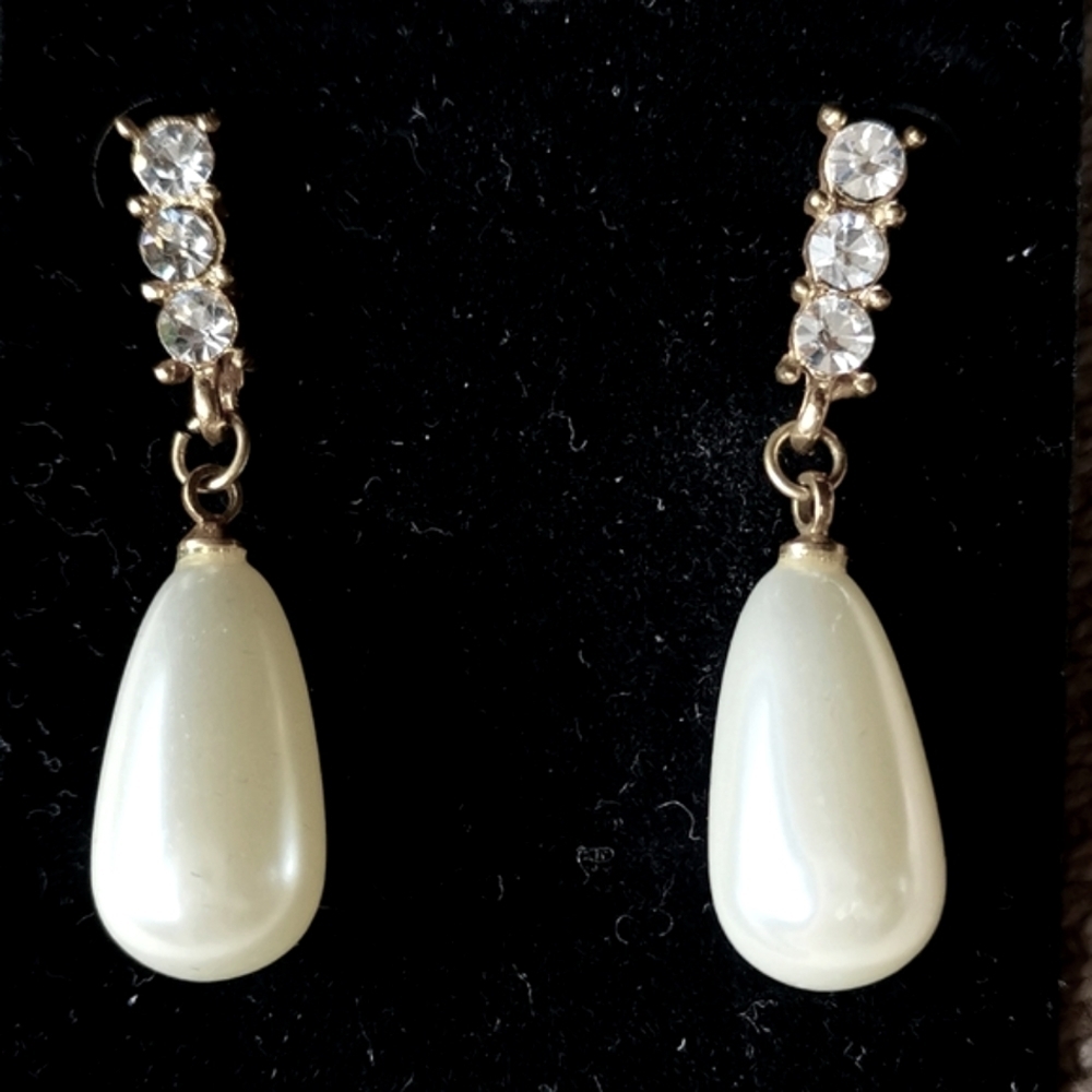 Pearl drop earrings Gold Tone crystal top 🆕
